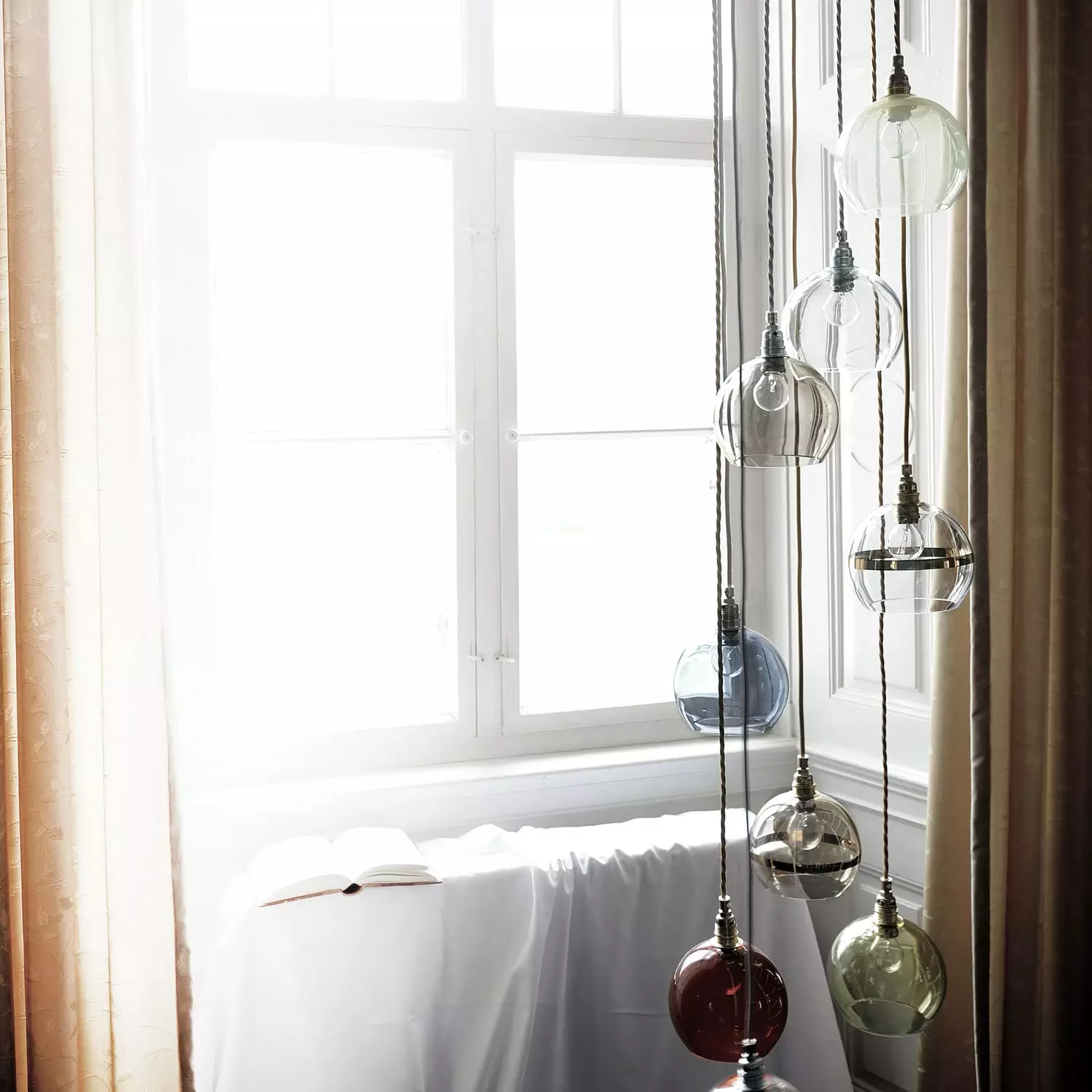 Ebb & Flow Rowan Kattovalaisin Ø22cm, Kirkas/Hopea - Image 2