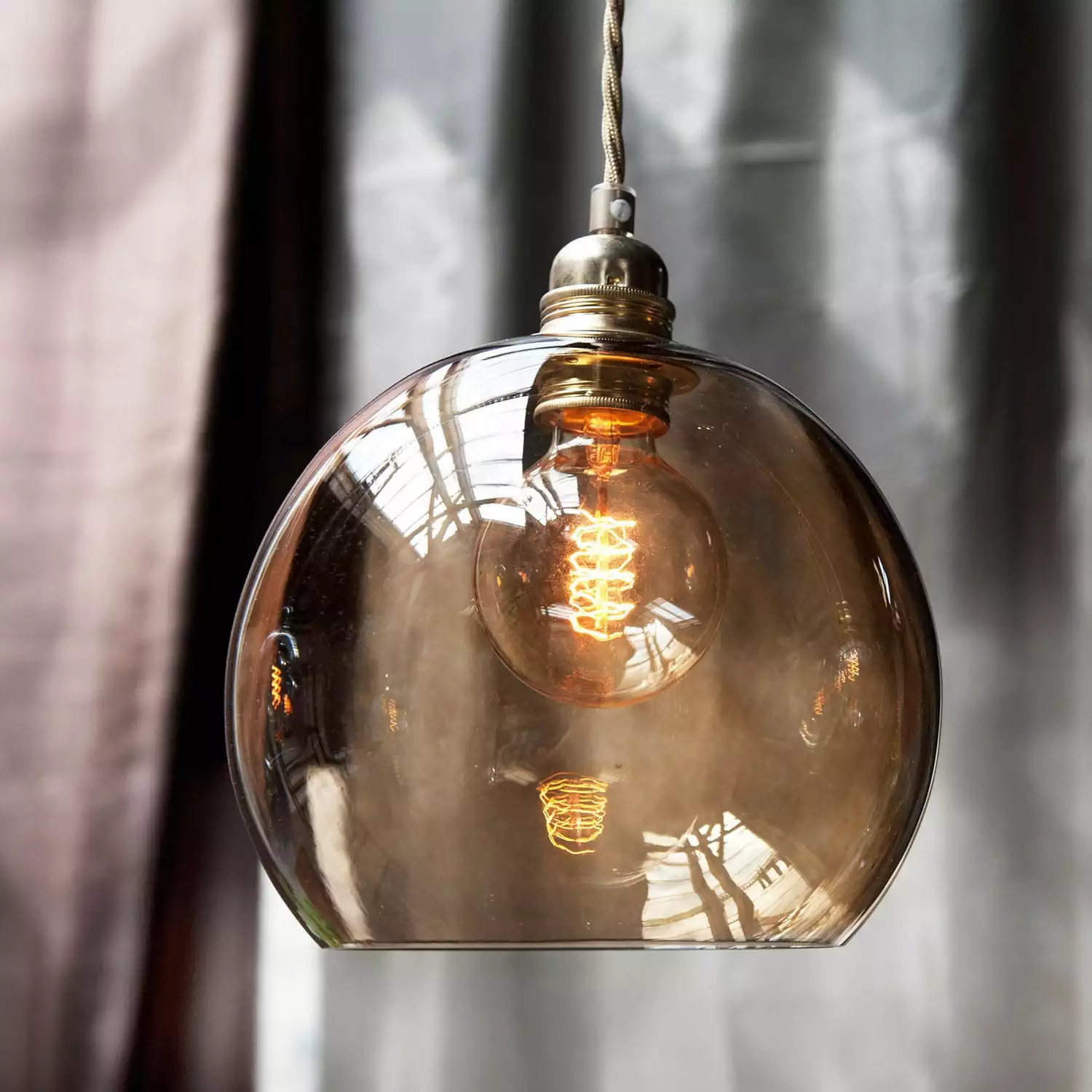 Ebb & Flow Rowan Kattovalaisin Ø22cm, Kirkas/Hopea - Image 3