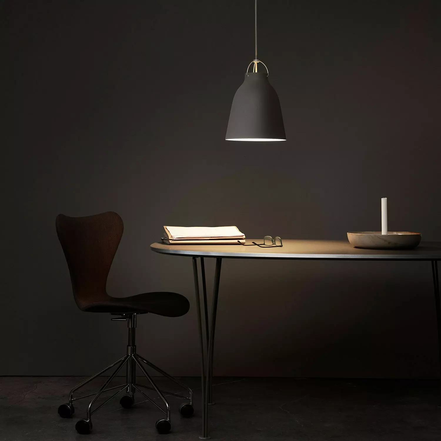 Fritz Hansen Caravaggio Kattovalaisin P2, Matta Vaaleanharmaa - Image 4