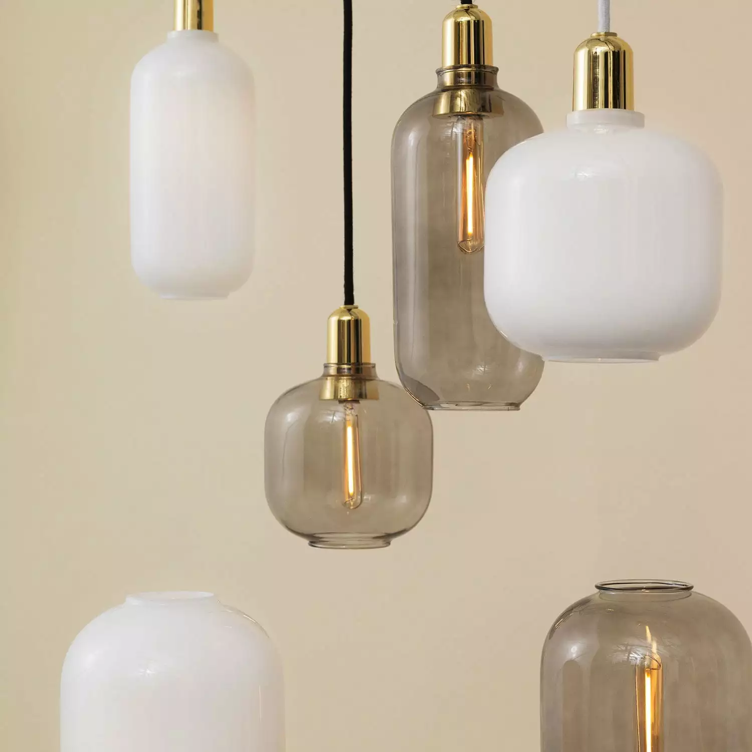 Normann Copenhagen Amp Riippuvalaisin Suuri, Valkoinen/Brass - Image 3